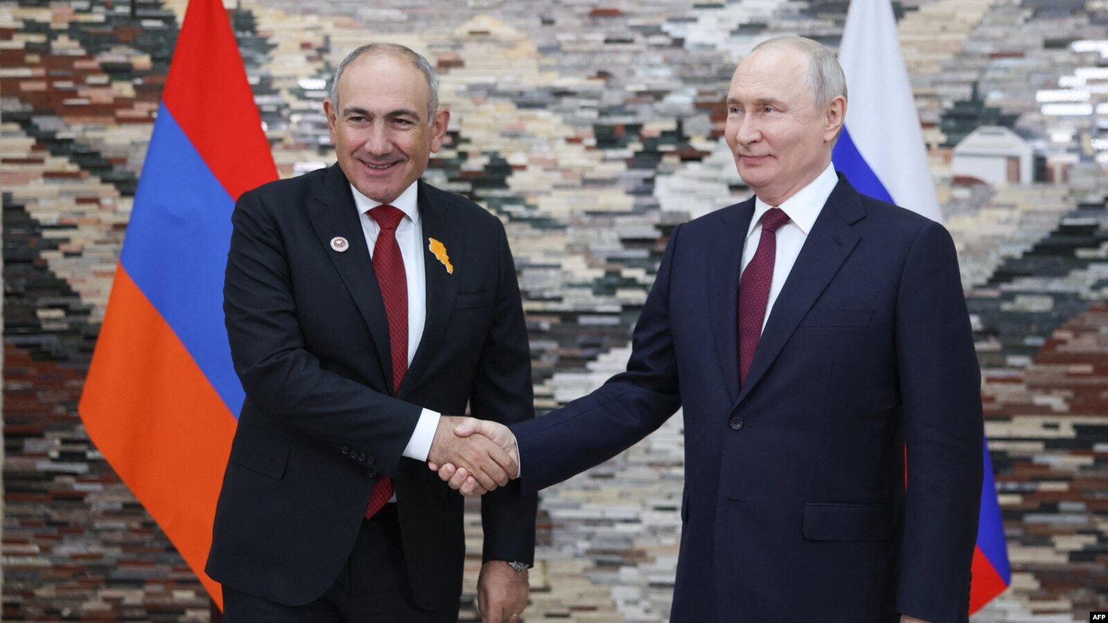 Пашинян вперше після переобрання зустрівся з Путіним