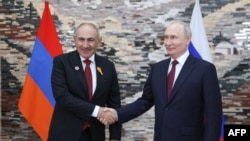 Nikol Paşinyan və Vladimir Putin