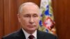 Путин обратился с новогодним обращением на фоне Кремля