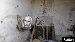 Фота Пуціна ў пакінутым доме ў Босьніі і Герагавіне