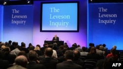 Лорд Браян Лівсон оприлюднює висновки комісії про незаконне прослуховування розмов, 29 листопада 2012 року