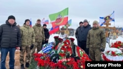 Татарстаннан үлгән хәрбине җирләү, архив фотосы