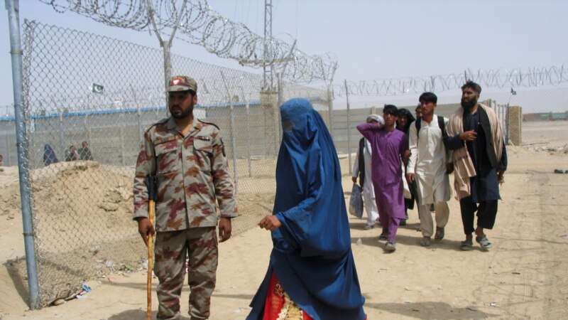 Pakistani urdhëron 1.7 milion afganë të largohen nga shteti