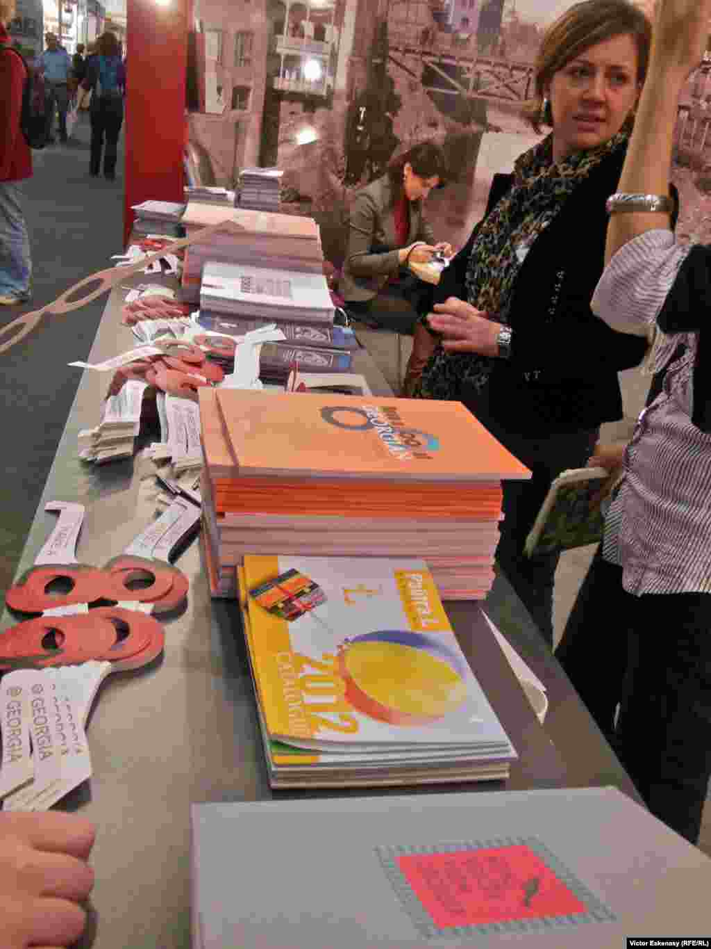 La recepție, la standul georgian