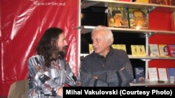 Cu Marin Mincu la Bookfest, în 2009, Chișinău