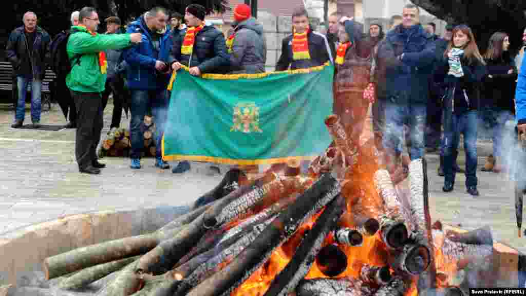 Nalaganje badnjaka, Crnogorska pravoslavna crkva.