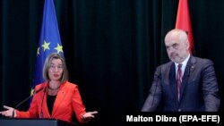 Shefja e BE-së, Federica Mogherini dhe kryeministri i Shqipërisë, Edi Rama. Foto nga arkivi. 