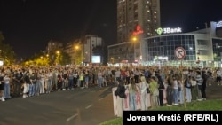 Antivladini demonstranti u Novom Sadu na obeležavanju deset meseci od pogibije 16 ljudi u padu nadstrešnice Železničke stanice, 1. septembar 2025.