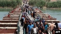 Sunni Arabs fleeing the violence in the Iraqi city of Ramadi arrive at the outskirts of Baghdad on April 19.