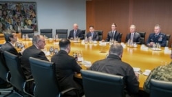 Делегации за столом переговоров в Берлине 14 декабря