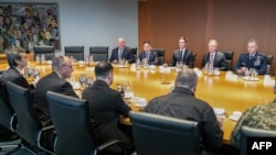 Гуфтугӯи ҳайатҳои украинаӣ ва амрикоӣ дар Берлин.