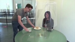 Ваші бульбашки вже готові: пластиковий кокон може врятувати ресторанну галузь (відео)