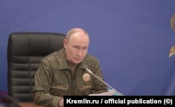 Владимир Путин во время посещения вспомогательного пункта управления Объединённой группировки войск, 3 июля 2026 года