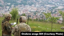 Pripadnici Oružanih snaga BiH i Nacionalne garde Marylanda iznad glavnog grada BiH, 2023. 