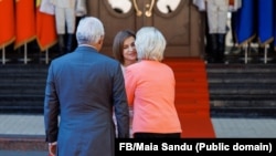 Arhivă - președinta Maia Sandu îi întâmpină pe președinta Comisiei Europene, Ursula von der Leyen, și președintele Consiliului European, Antonio Costa, la primul summit R. Moldova – UE, ținut la Chișinău pe 4 iulie 2025
