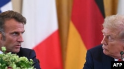 ემანუელ მაკრონი (მარცხნივ) და დონალდ ტრამპი. ვაშინგტონი, 18 აგვისტო, 2025.