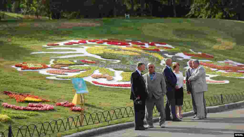 Ukraine -- Exhibition of flowers in Kyiv devoted to Euro-2012, 08Jun2012