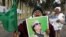 Kryeministri grek, George Papandreu (djathtas), dhe zëvendësministri i Jashtëm libian, Abdelati al-Obeidi, Athinë 3prill 2011.
