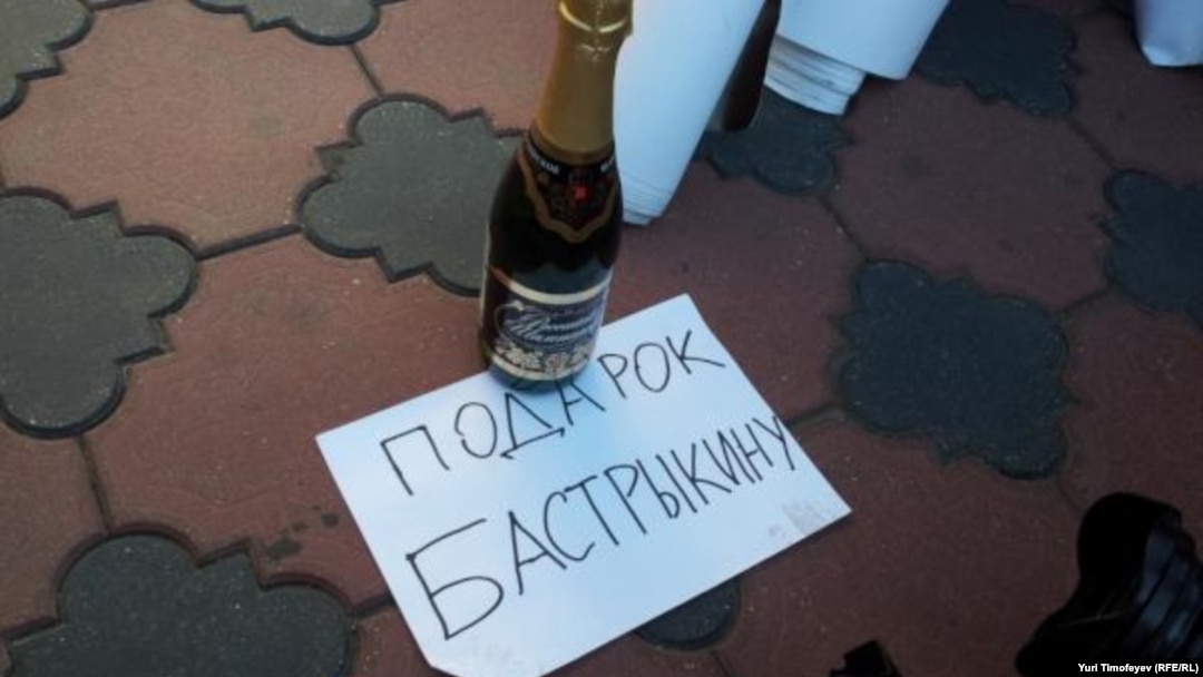 Пытки в стенах правоохранительных органов не прекращаются. Бутылка Бастрыкину - напоминание о зверствах в ОДВ "Дальний"