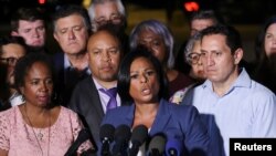 Un grup de comgresmeni democrați din Texas, „refugiați” la Washington ca să nu fie obligați să fie prezenți când majoritatea republicană din Camere Reprezentanților locală intenționa să voteze o lege limitând accesul la vot, Washington, 12 iulie 2021. 