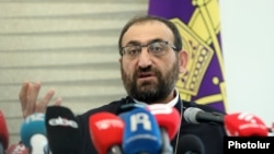 Արշակ արքեպիսկոպոս Խաչատրյանը ասուլիսի ժամանակ, 2-ը դեկտեմբերի, 2025թ.