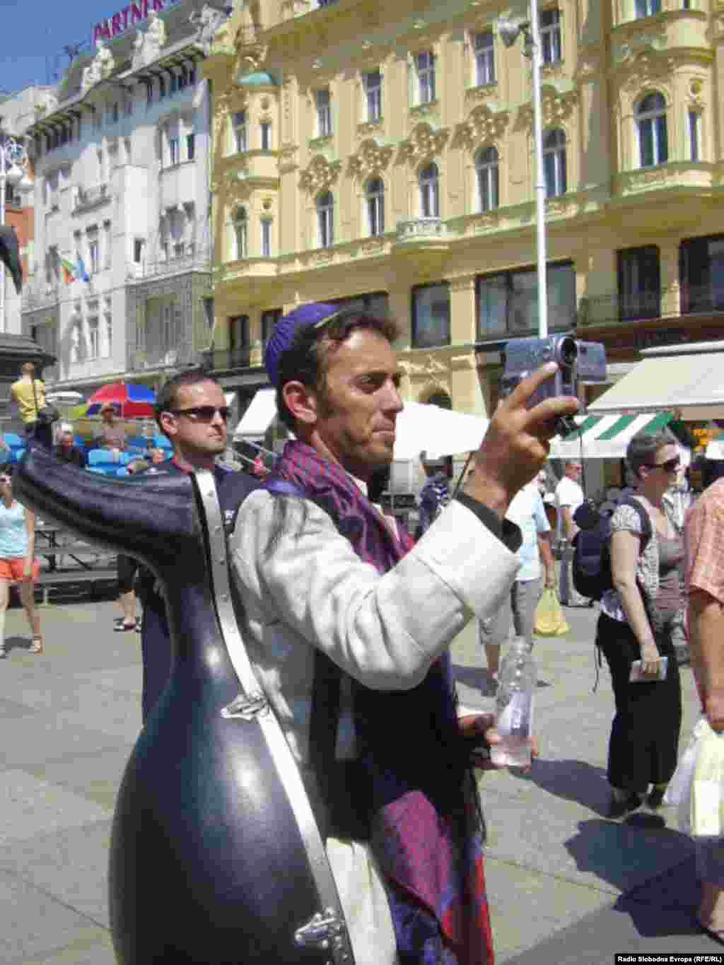 FOTOGRAFIJE: ENIS ZEBIĆ Član kurdskog ansambla - dokumentacija za sjećanje