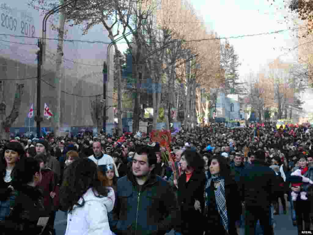 ალილოს საზეიმო მსვლელობა თბილისის ქუჩებში