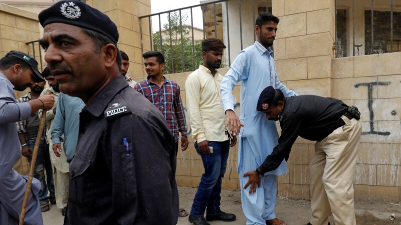 Pakistan: Saýlaw kandidaty janyndan geçen bombaçynyň pidasy boldy
