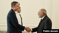 Armenia - Prime Minister Nikol Pashinian meets with Michael Carpenter, a senior U.S. National Security Council official, Yerevan, October 22, 2024.