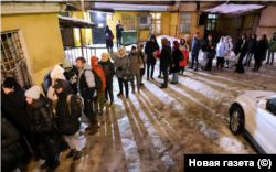 Петербург, очередь в избирательный штаб Бориса Надеждина, чтобы поставить подпись за его выдвижение, 2024 год