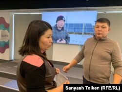 Нуржамал Абылаева и Жоламан Сеилов проводят пресс-конференцию. Нур-Султан, 9 декабря 2021 года