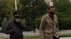 Türkmenistanda awtoulag sürüjileri gara maska üçin saklaýarlar