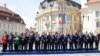 Liderii UE se pregătesc pentru poza de familie de la finalul Summitului informal al șefilor de stat sau de guvern din UE, de la Sibiu