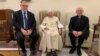 Колишній папа Римський Бенедикт перебуває у стабільному стані після «мирної ночі» – Ватикан