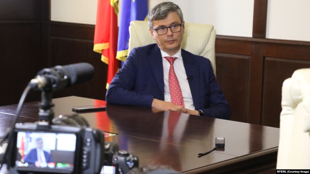 Virgil Popescu, ministrul Economiei, vorbește în interviul acordat Europei Liberă, printre altele, despre impactul liberalizării pieței de energie electrică. 