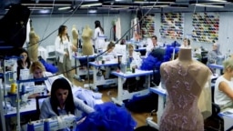 Punëtoret e kompanisë Walone Fashion Group. Kjo kompani nga Kosova, mbi 60 për qind të produkteve i eksporton në SHBA. 