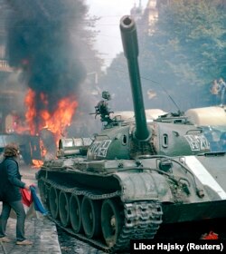 Радянський танк у центрі Праги. 1968 рік