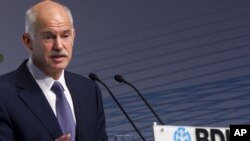 Premierul Georgios Papandreou vorbind la congresul Uniunii Federale a Industriei Germane
