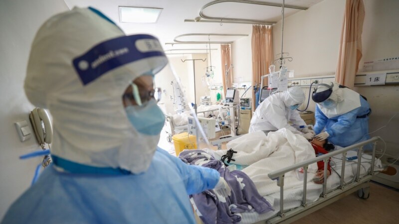 В Китае за сутки 97 человек умерли от коронавируса, свыше двух тысяч выписаны из больниц