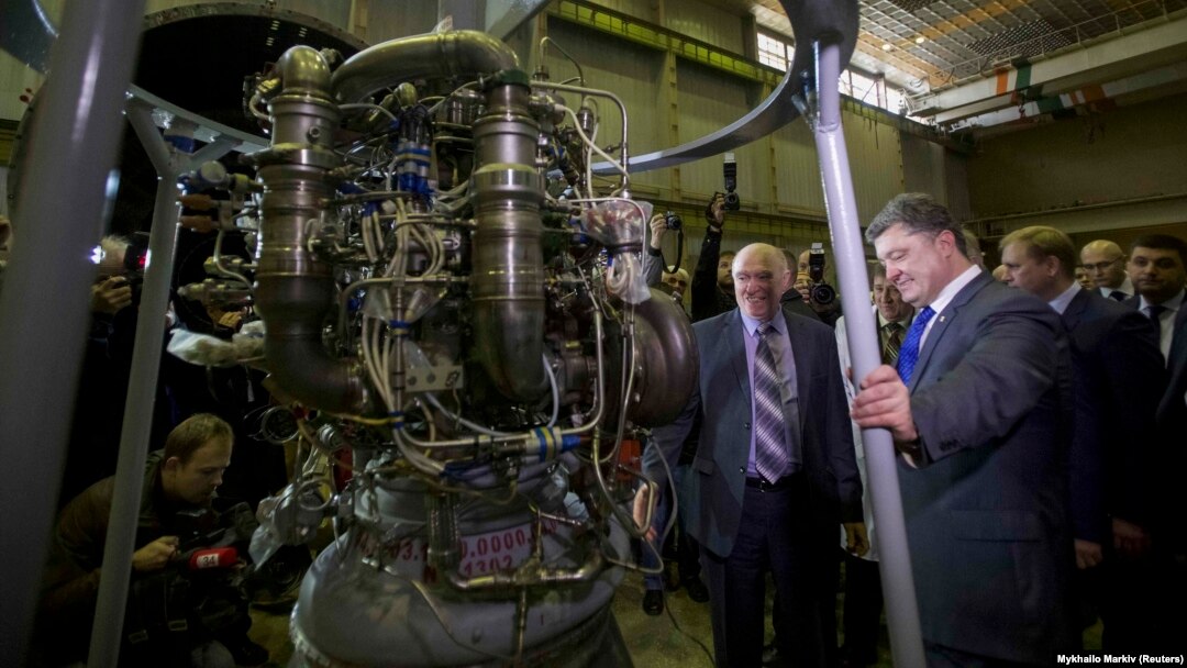 Ukrainian President Petro Poroshenko (front right) on a visit to the Yuzhmash missile factory in 2014. 