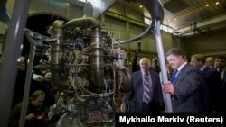 Президент Петро Порошенко "Южмаш" ишканасында, 2014-жыл.