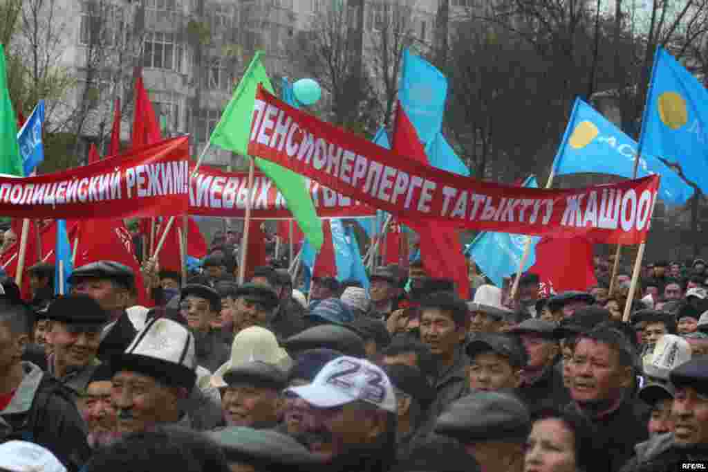 Эгер бул талаптар аткарылбаса 20-апрелден тарта оппозиция өлкө боюнча мөөнөтсүз каршылык акцияларын баштайт - Kyrgyzstan - Protest action of opposition forces in Bishkek, 27Mar2009