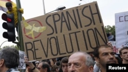 Массовые протесты против финансовой политики правительства Испании идут в стране весь год 