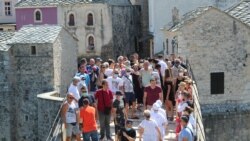 Protest zanatlija, privrednika, ugostitelja i drugih turističkih radnika na Starom mostu u Mostaru