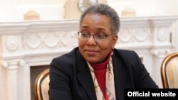 Посол США в КР Памела Спратлен