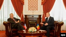 Președintele ceh Miloš Zeman și omologul său moldovean Nicolae Timofti, Chișinău, 22 mai 2014.