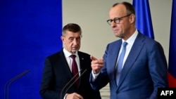 د جرمني صدراعظم د چک له صدراعظم سره 