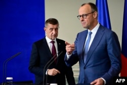 German Chancellor Friedrich Merz (right) and Czech Prime Minister Andrej Babis arrive for a joint press conference after talks in Berlin on March 10.