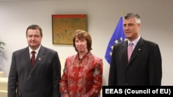 Ivica Dačić, Hašim Tači i Catherine Ashton nakon jedne od rundi dijaloga u Briselu