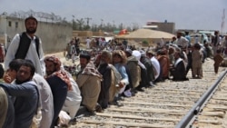 'د افغان کډوالو پر سر سیاست مه کوئ'